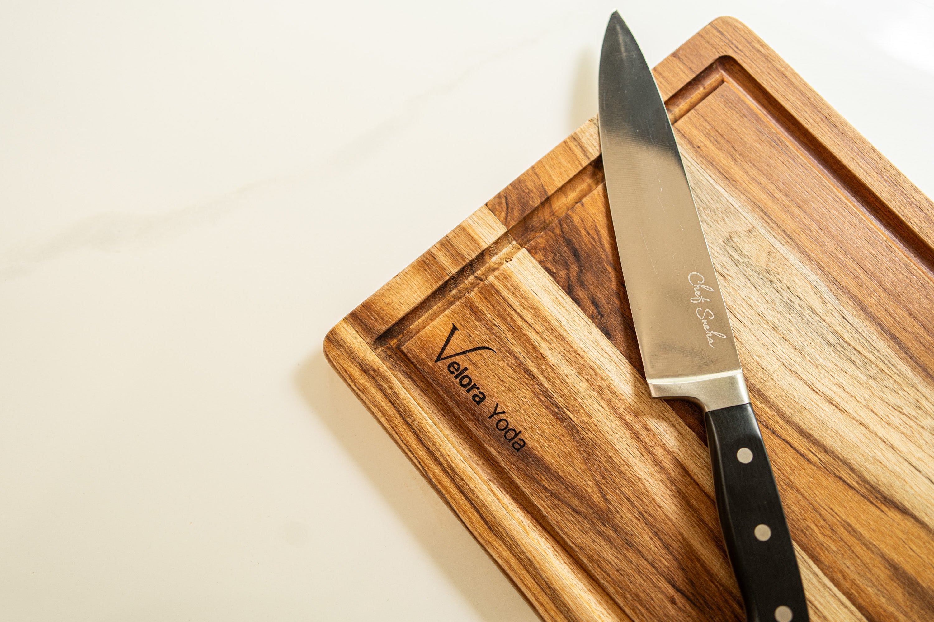 Velora Master’s Duo - Zeus Knife + Yoda Chopping Board