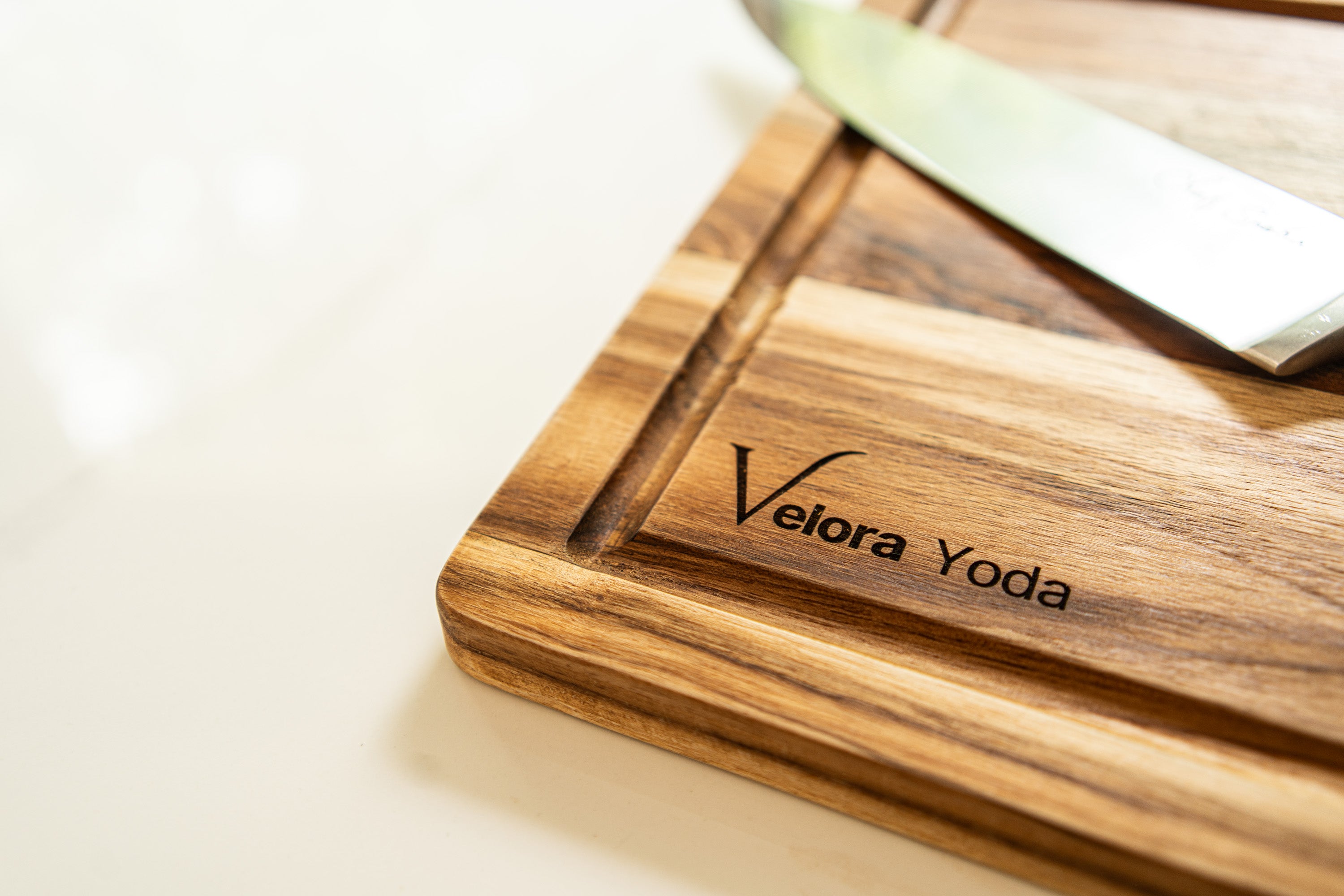 Velora Master’s Duo - Zeus Knife + Yoda Chopping Board